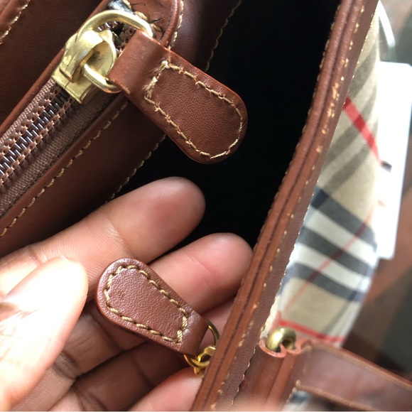 Vintage Classic Large Burberry Tote - Picture 12 of 16